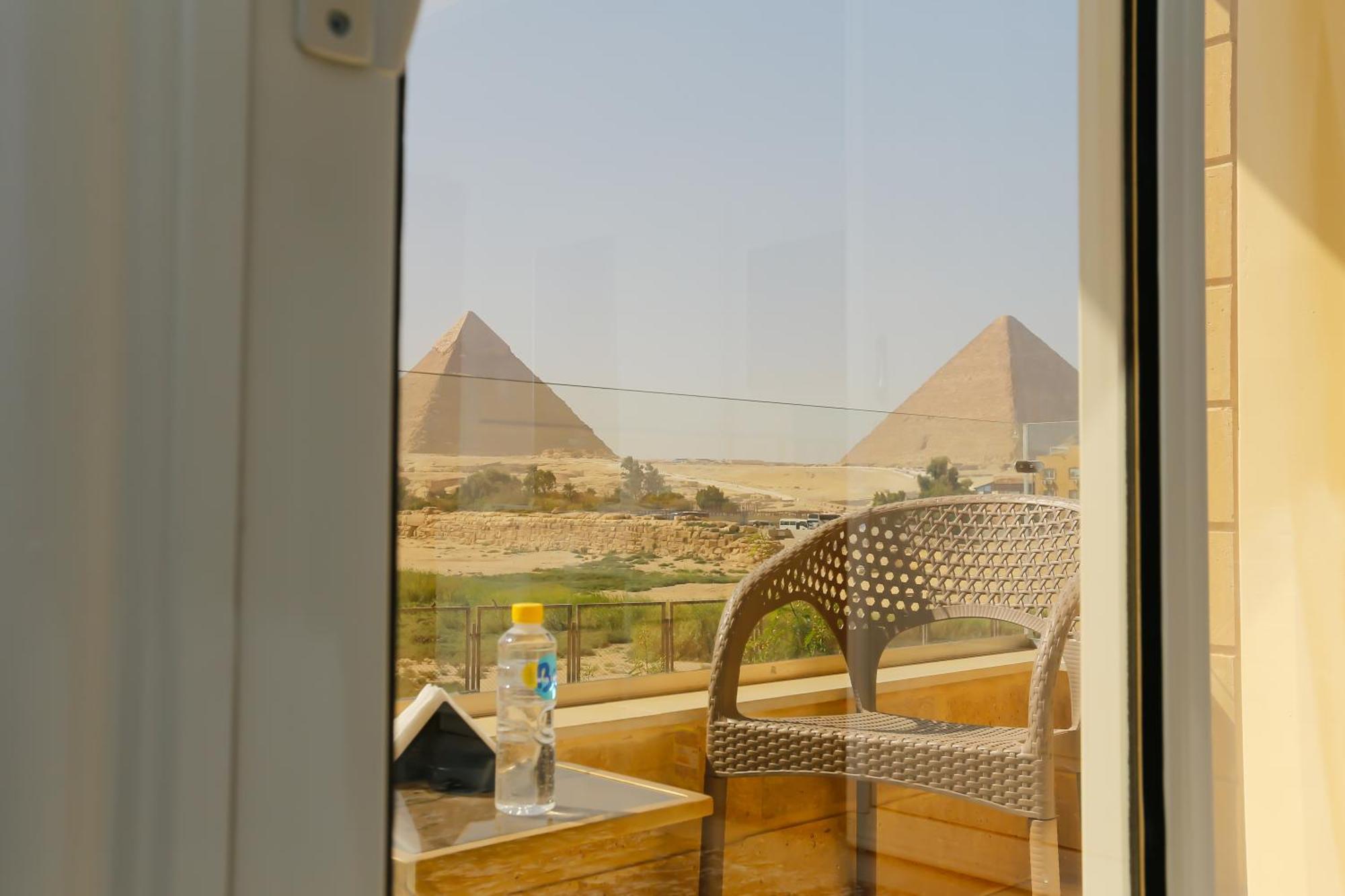 Pyramids Land Palace Kafret el-Gabal Buitenkant foto