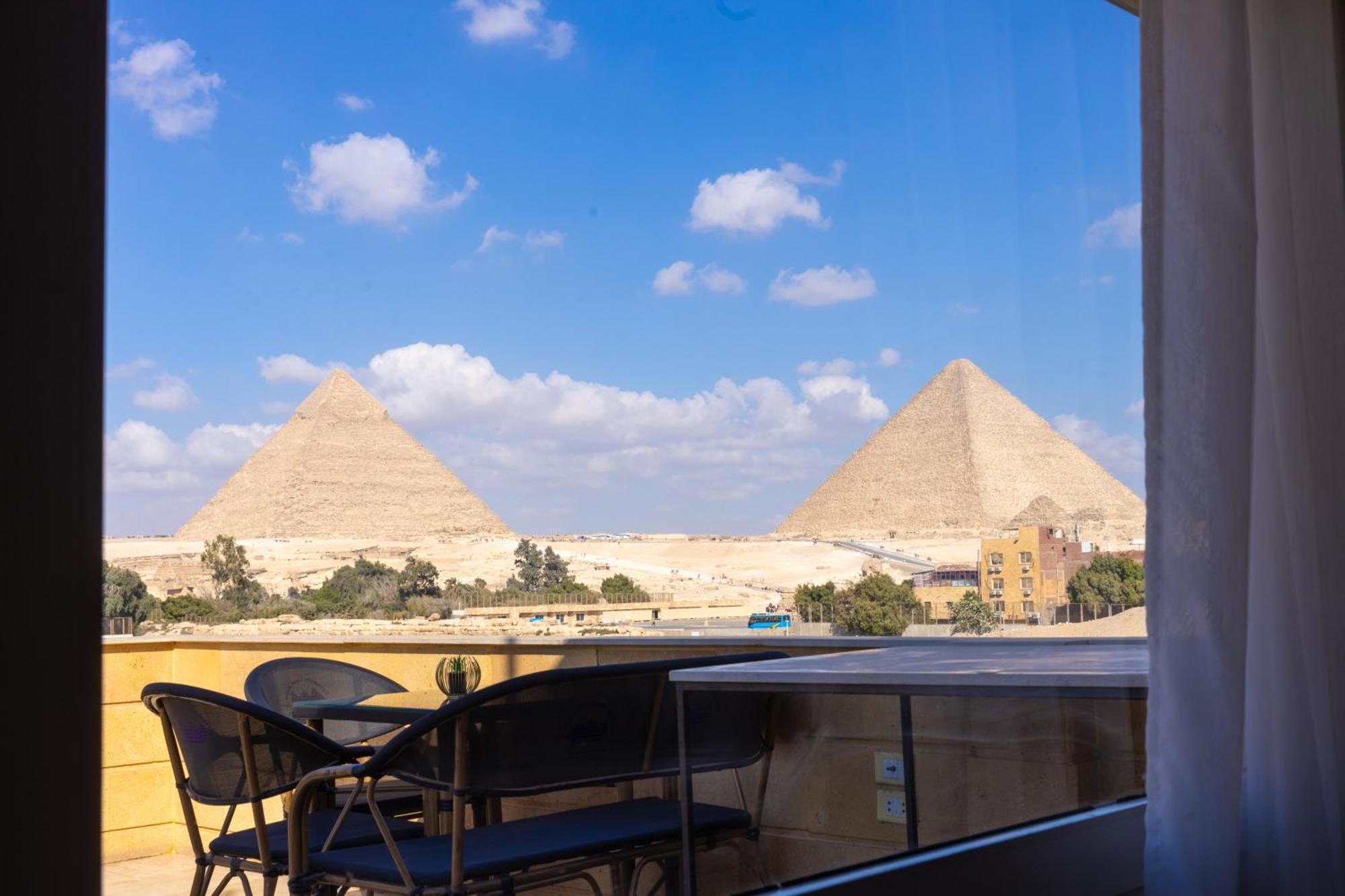 Pyramids Land Palace Kafret el-Gabal Buitenkant foto