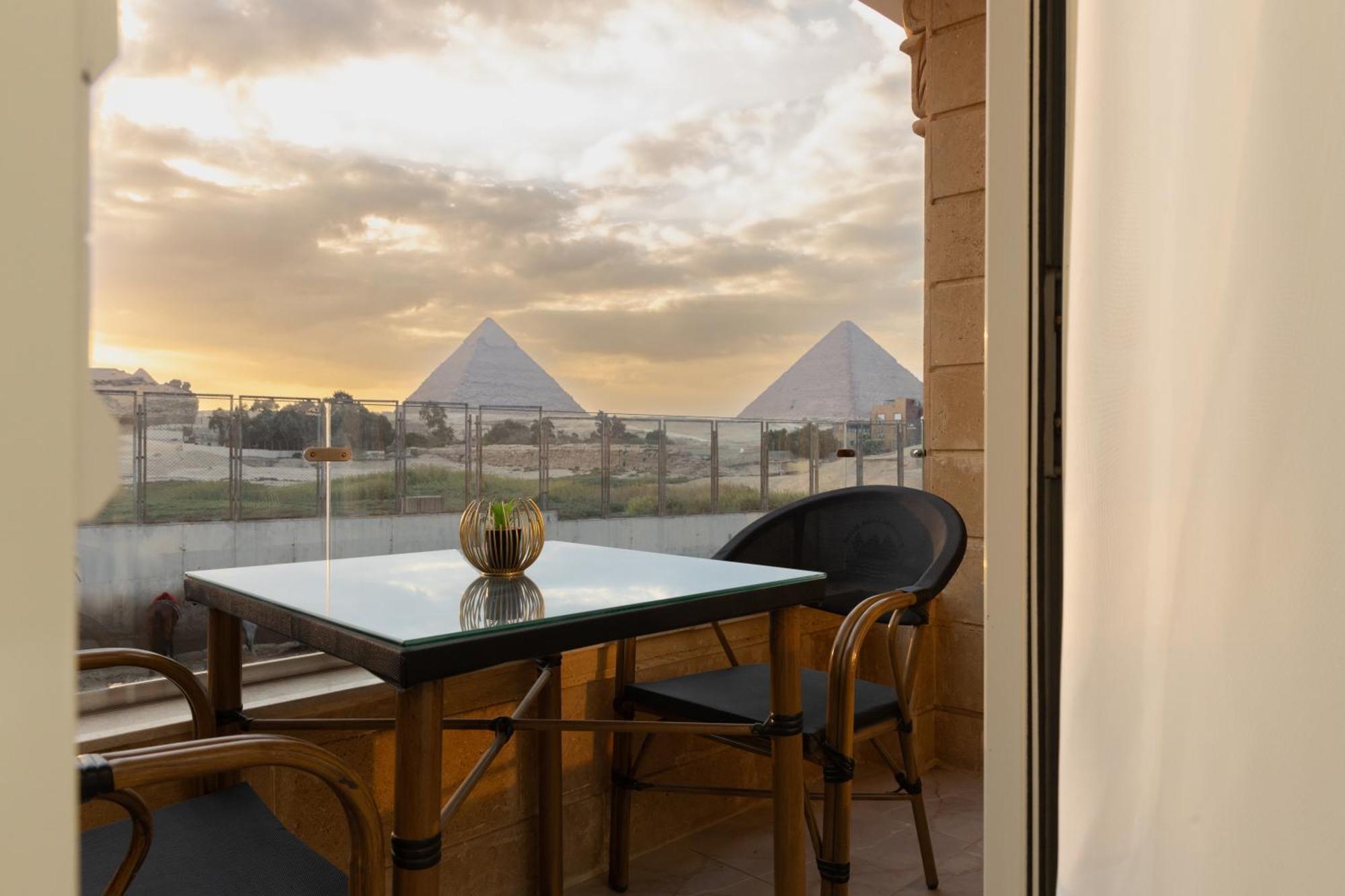 Pyramids Land Palace Kafret el-Gabal Buitenkant foto